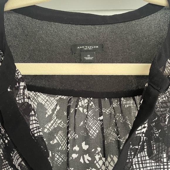 Ann Taylor black/white blouse - Picture 2 of 2